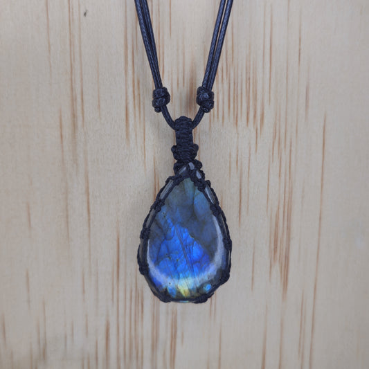 Labradorite Crystal Pendant - Macramé Bezel Wrap